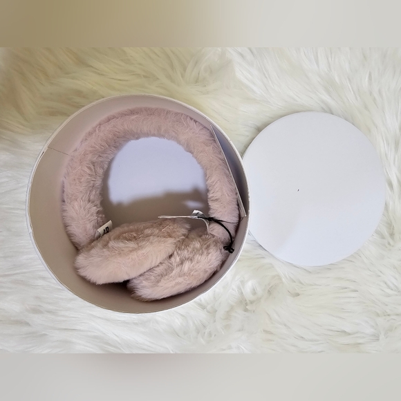 New UGG Fringe Trim Knit Scarf And Faux Fur Earmuffs Set - Picture 6 of 12